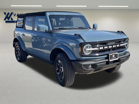 Used 2022 Ford Bronco Outer Banks image 8