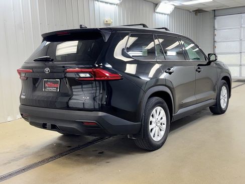 Used 2024 Toyota Grand Highlander XLE image 5