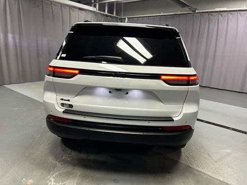 Used 2024 Jeep Grand Cherokee Altitude image 6