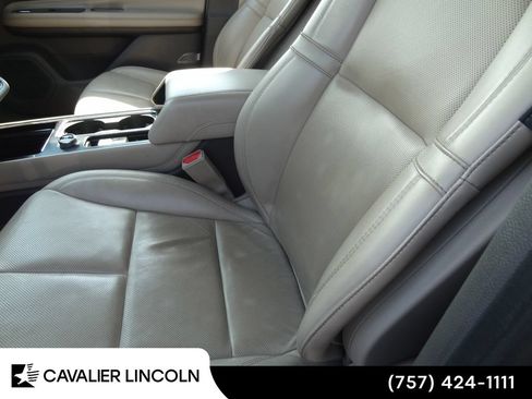 Used 2022 Lincoln Corsair AWD w/ Premium Package image 6