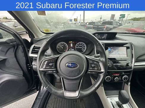 Used 2021 Subaru Forester Premium AWD/4WD image 25