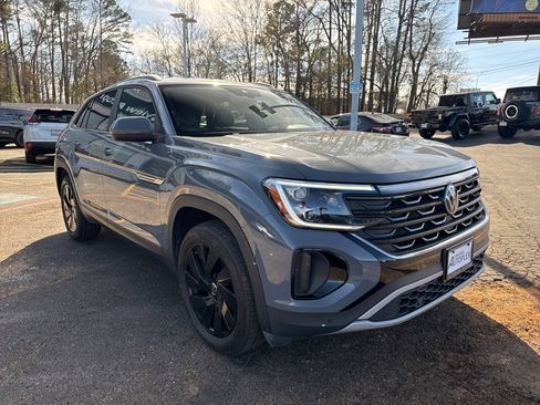 Used 2024 Volkswagen Atlas Cross Sport SE image 4