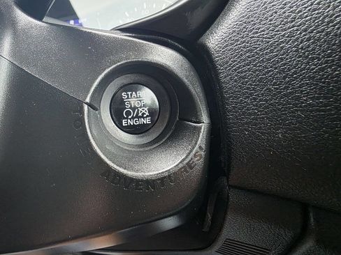 Used 2017 Jeep Renegade Latitude w/ Cold Weather Group image 21