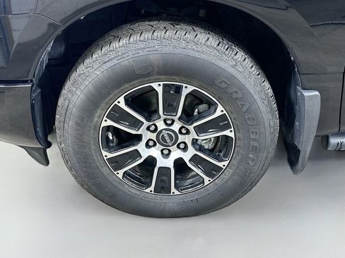 Used 2024 Nissan Titan SV w/ SV Convenience Package image 8