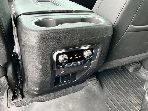 Used 2022 GMC Yukon AT4 w/ Technology Package AWD/4WD image 31