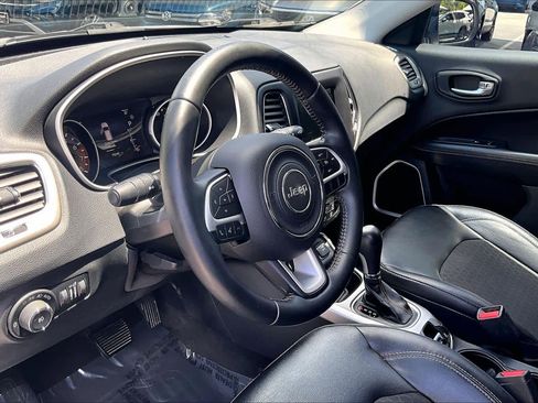 Used 2018 Jeep Compass Latitude w/ Popular Equipment Group FWD image 18