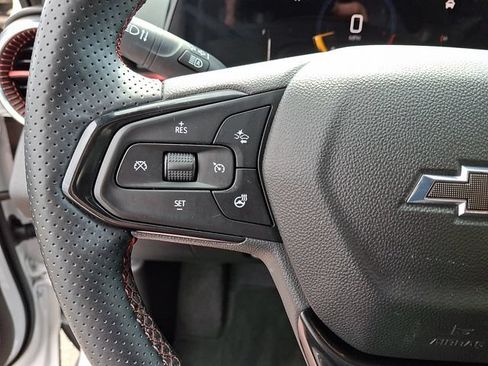 Used 2025 Chevrolet Trax RS w/ Sunroof Package FWD image 21