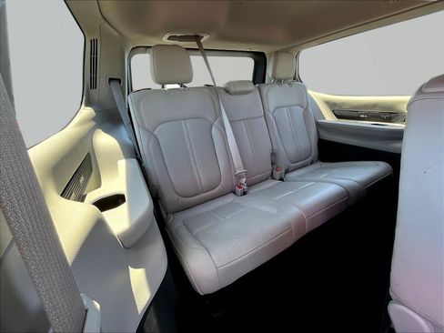 Used 2022 Jeep Wagoneer Series III AWD/4WD image 26