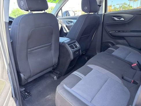 Used 2025 Chevrolet Blazer LT FWD image 17