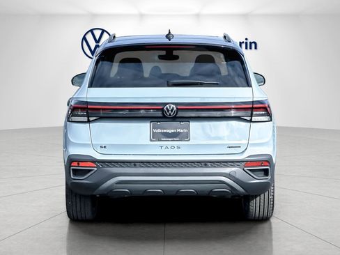 New 2026 Volkswagen Taos SE image 4