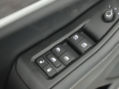 New 2025 Jeep Grand Cherokee L Limited image 9