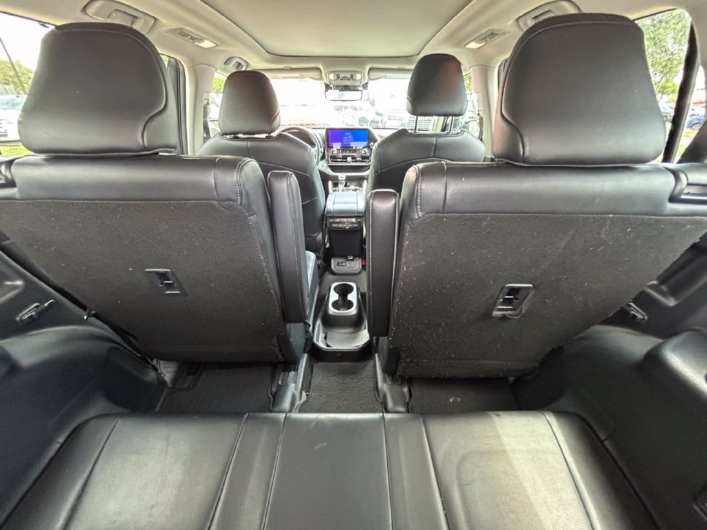 Used 2024 Toyota Highlander Platinum FWD image 16