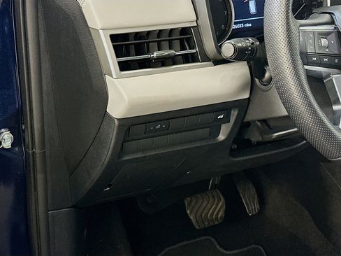 Used 2025 Mitsubishi Outlander SE image 17