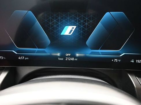 Used 2025 BMW i5 eDrive40i w/ Premium Package RWD image 12