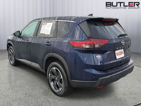 Used 2024 Nissan Rogue SV FWD image 4