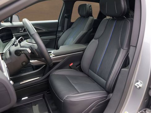 Certified 2025 Cadillac Lyriq Luxury w/ LPO, Floor Liner Package AWD/4WD image 9