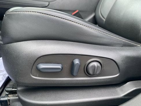 Used 2023 GMC Acadia SLT w/ Elevation Edition image 22