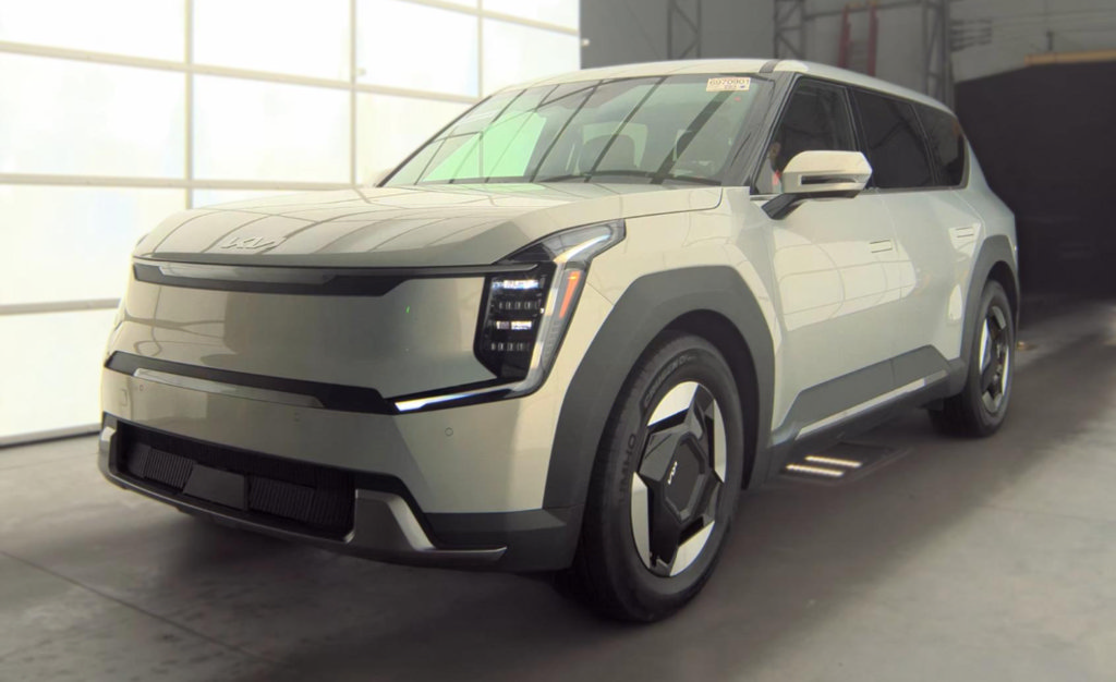 Used 2024 Kia EV9 Light Long Range RWD image 4