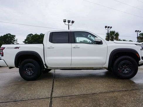 Used 2026 Nissan Frontier PRO-4X AWD/4WD image 3