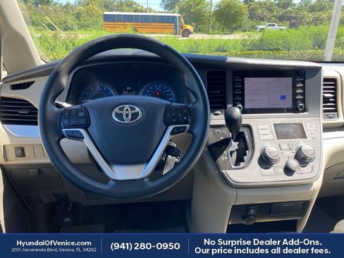 Used 2020 Toyota Sienna L FWD image 3