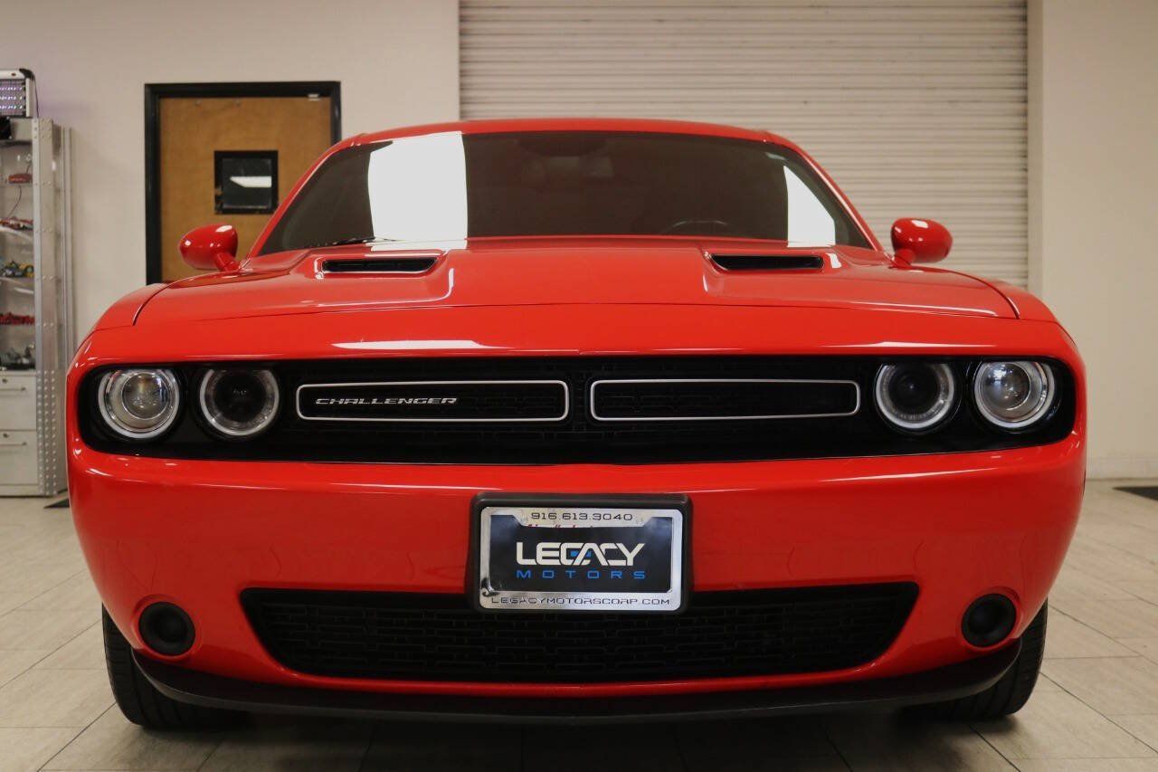 Used 2023 Dodge Challenger SXT RWD image 4