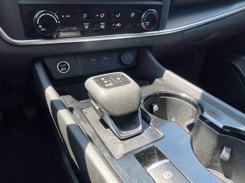 Used 2023 Nissan Rogue S AWD/4WD image 32