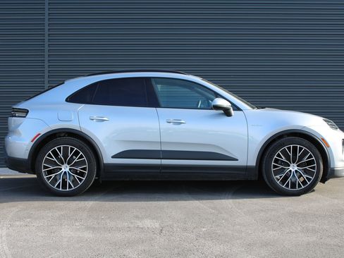 Certified 2024 Porsche Macan 4 Electric image 9