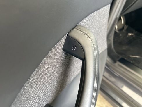 Used 2022 Tesla Model S Plaid image 43