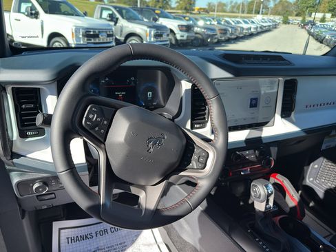 New 2025 Ford Bronco Heritage Edition image 9