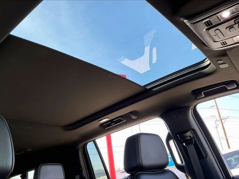 Used 2024 GMC Yukon XL Denali image 13