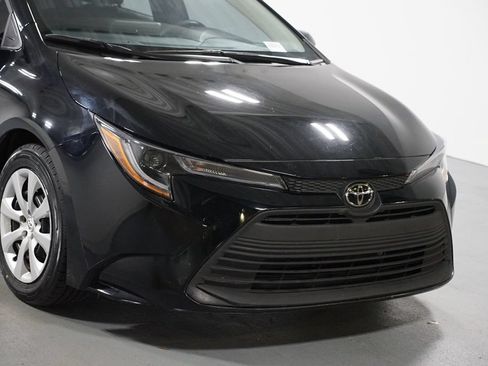 Used 2025 Toyota Corolla LE FWD image 4