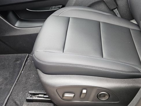 New 2026 Chevrolet Traverse LT w/ Sun and Wheel Package FWD image 24