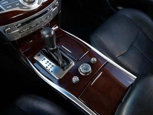 Used 2017 INFINITI Q70 3.7 image 41