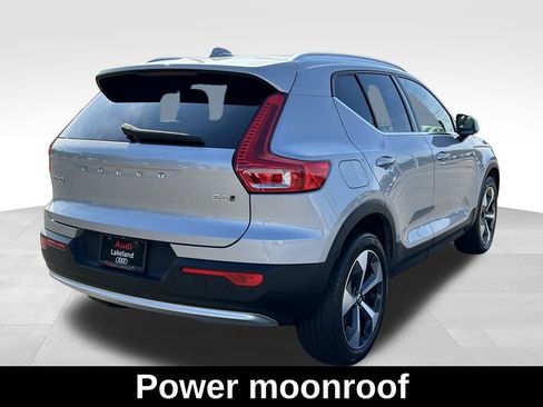 Used 2023 Volvo XC40 B5 Plus image 5