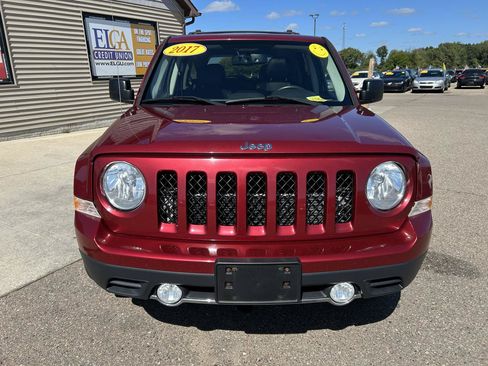 Used 2017 Jeep Patriot 4WD image 2