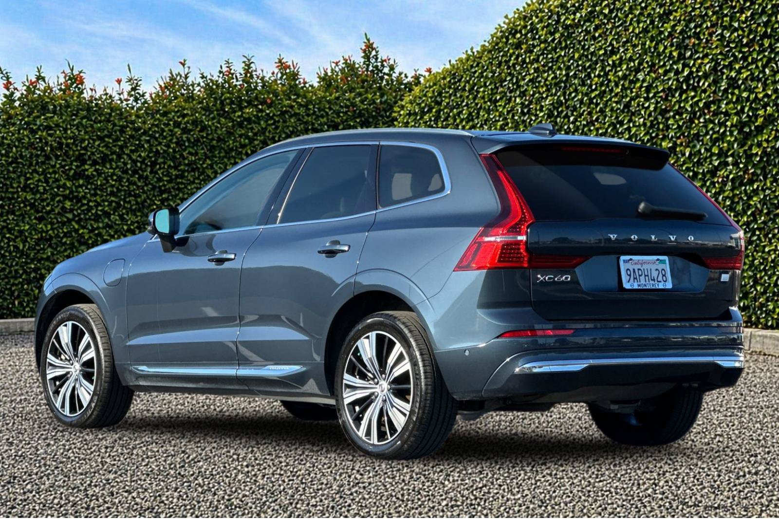Used 2022 Volvo XC60 T8 Inscription w/ Advanced Package AWD/4WD image 6