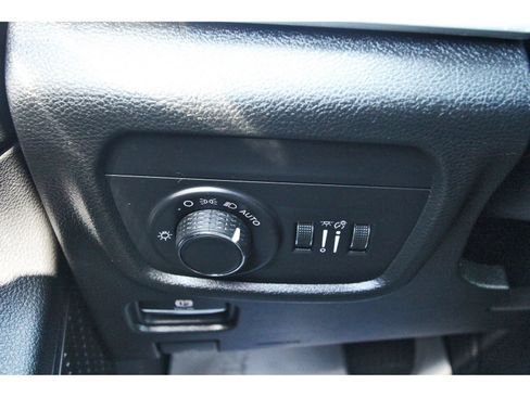 Used 2023 Jeep Grand Cherokee Laredo AWD/4WD image 18