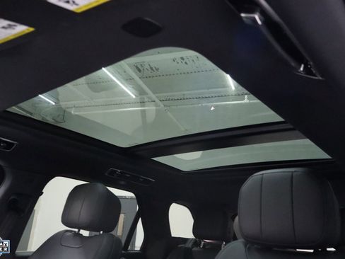 Used 2025 Land Rover Range Rover Sport SE image 23