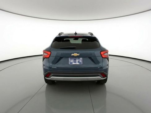 Used 2025 Chevrolet Trax LT FWD image 7