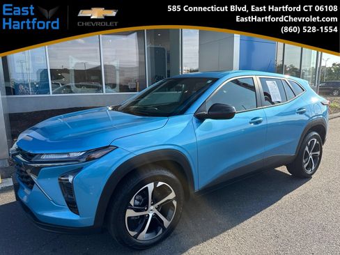 Used 2025 Chevrolet Trax RS w/ Sunroof Package FWD image 1