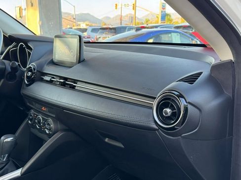 Used 2019 Toyota Yaris LE FWD image 12