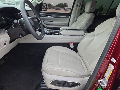 Used 2022 Jeep Wagoneer Series III w/ Rear Seat Video Group 1 image 15