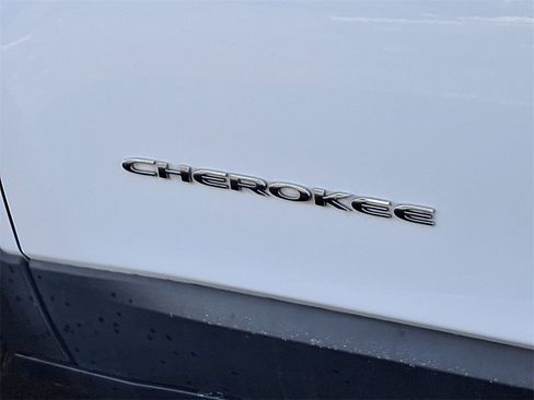 Used 2020 Jeep Cherokee Latitude Plus w/ Cold Weather Group image 33