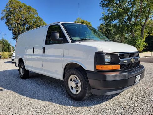 Used 2017 Chevrolet Express 2500 image 1