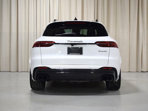 Used 2024 Maserati Grecale Trofeo image 13