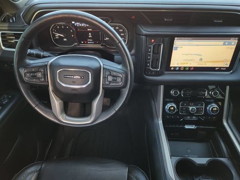 Used 2021 GMC Yukon Denali w/ Denali Premium Package AWD/4WD image 29
