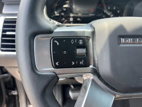 Used 2025 Land Rover Discovery Dynamic SE AWD/4WD image 22