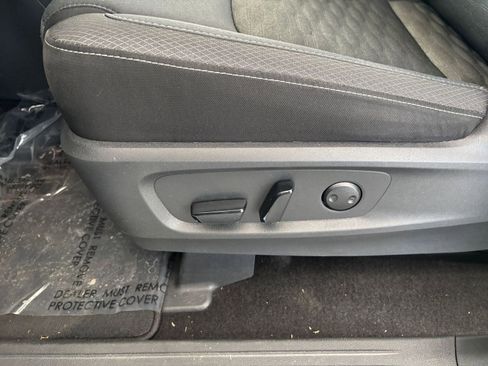 Used 2025 Nissan Pathfinder SV image 23