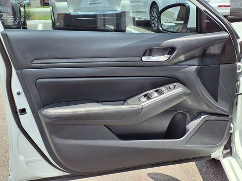 Used 2024 Nissan Altima 2.5 SV w/ SV Premium Package FWD image 28
