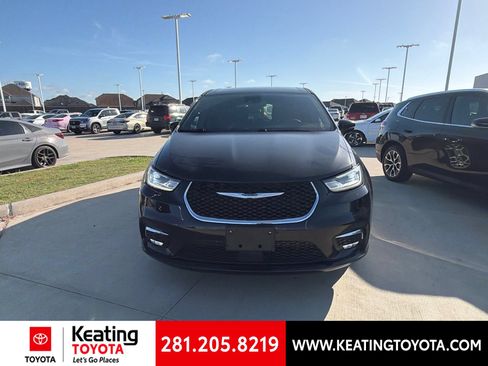 Used 2025 Chrysler Pacifica Select FWD image 8